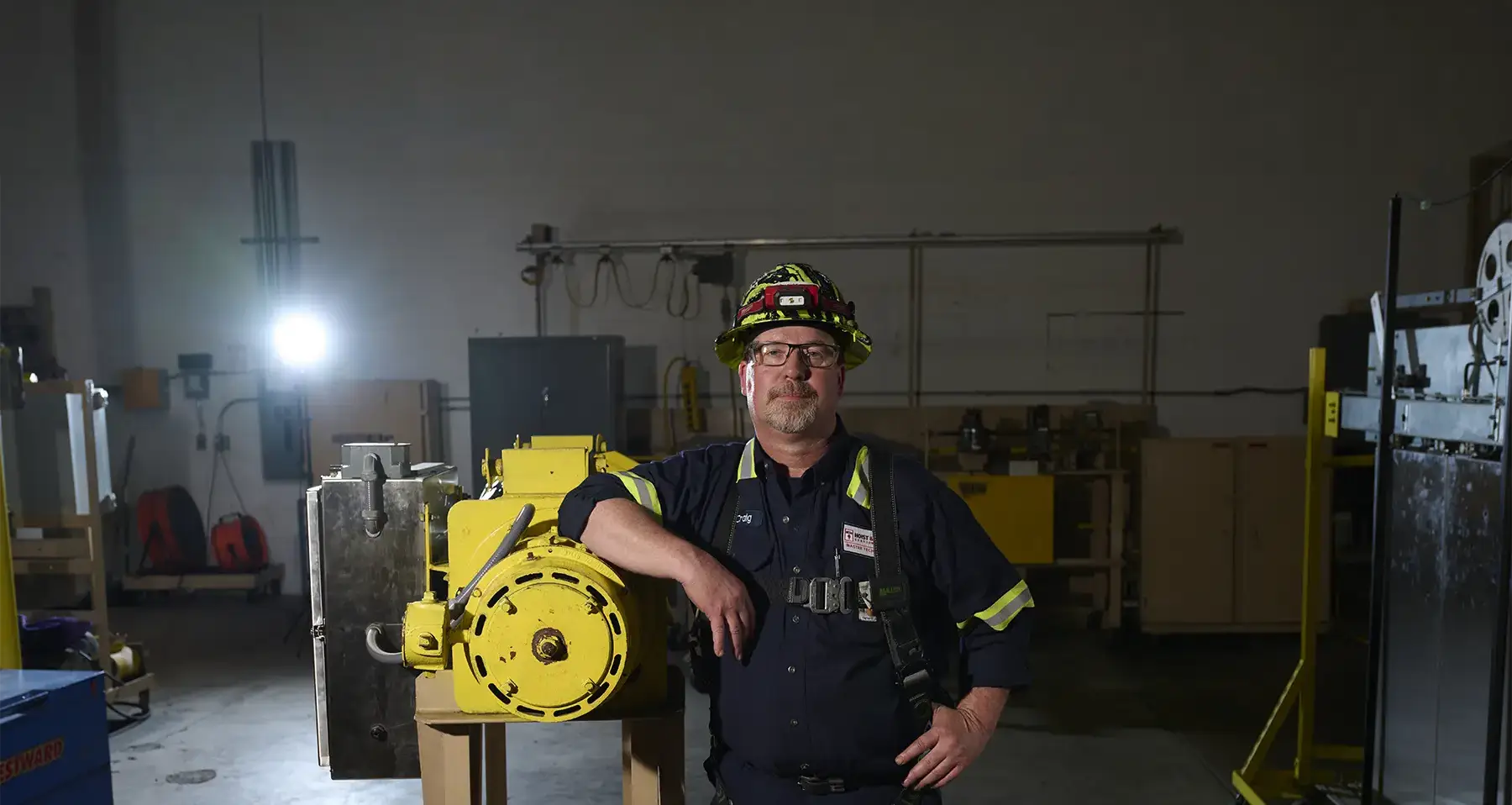 Crane mechanic with motor